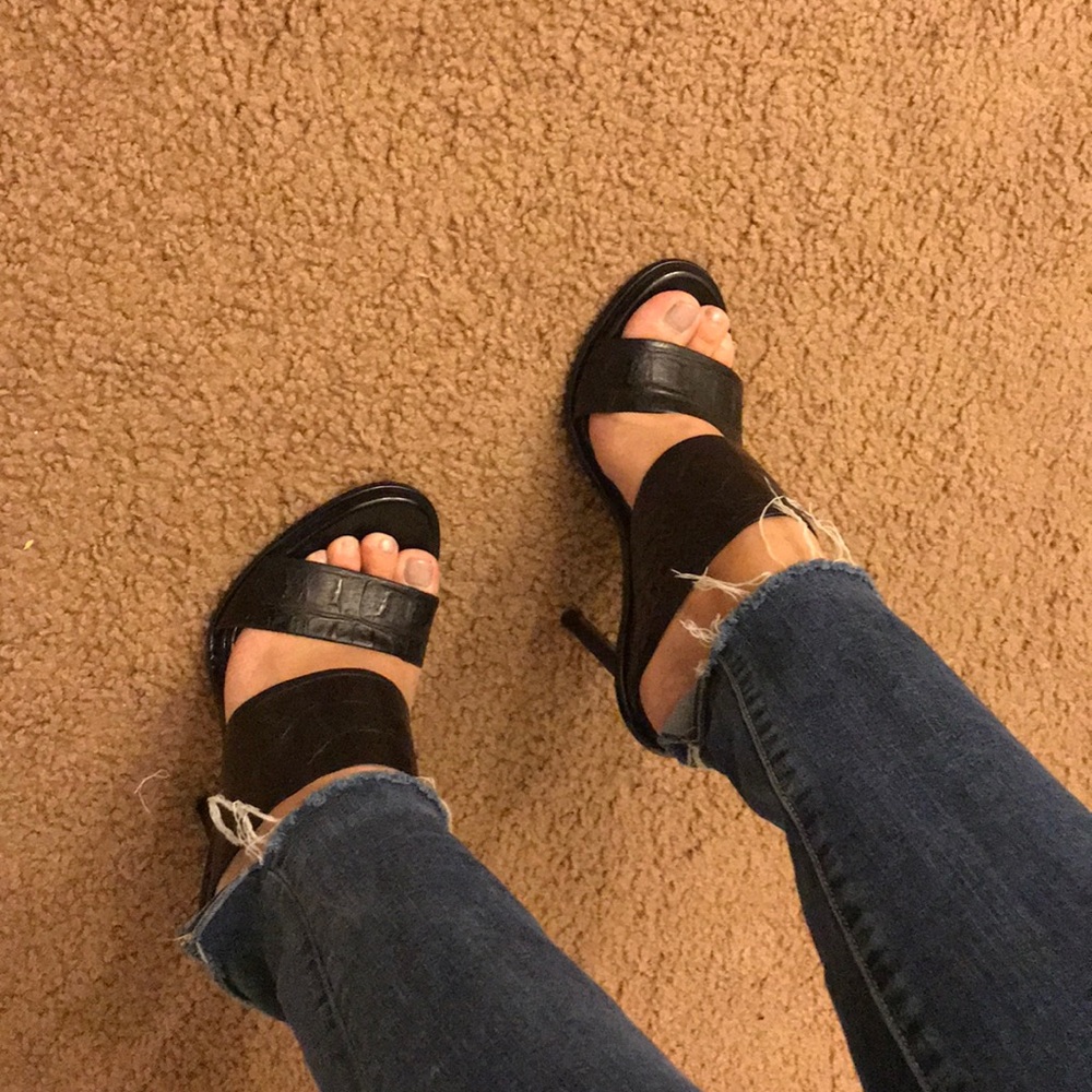 These shoes are EVERYTHING! Rachel Zoe black heels